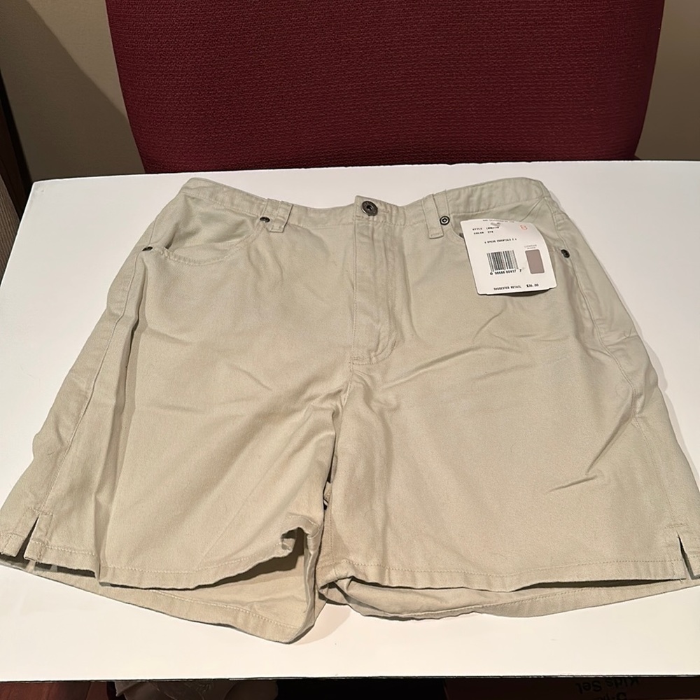 Liz Claiborne NWT Women’s Khaki Shorts - Size 8